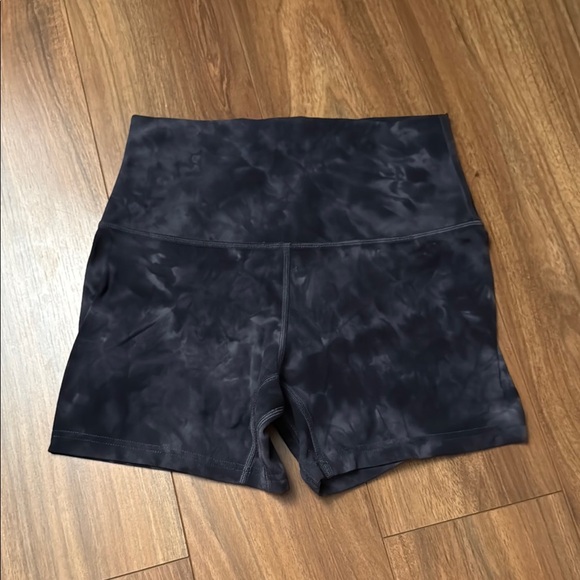 lululemon High Waisted Align Shorts ~4.5” - Picture 1 of 5